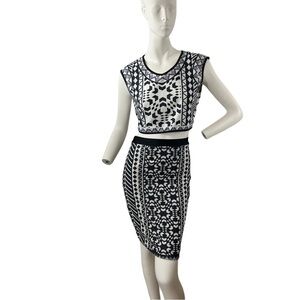 𝅺TWO piece geometric print pencil skirt and crop top